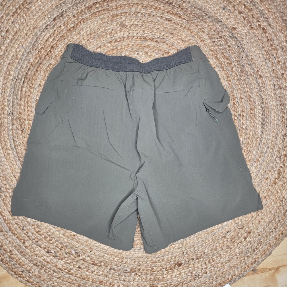 Lululemon Shorts Cargo Mens Medium Olive Green Drawstring Travel Elastic Waist